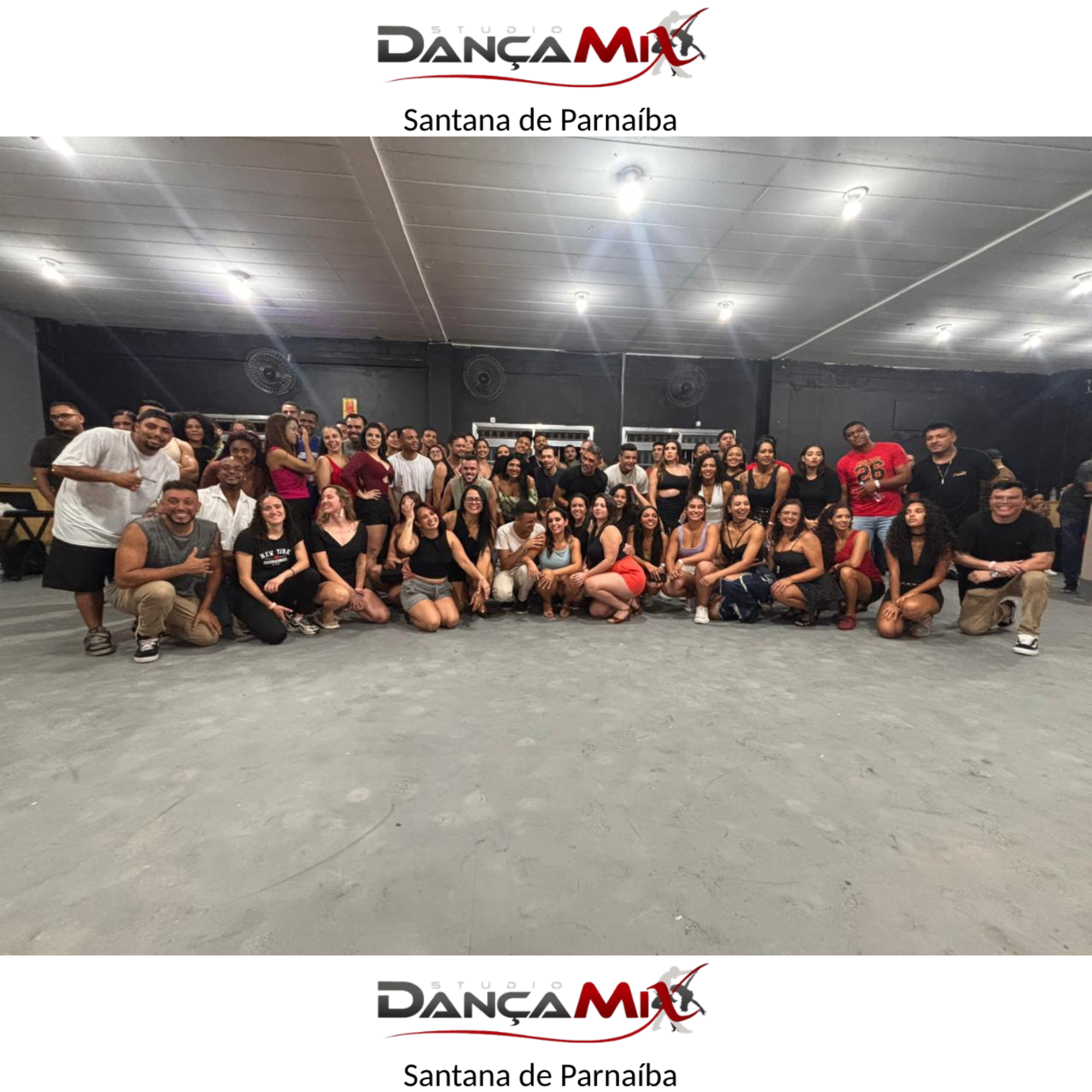 Alunos do Studio Dança Mix reunidos em evento